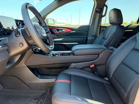 New 2026 Chevrolet Traverse RS w/ LPO, Floor Liner Package FWD image 32