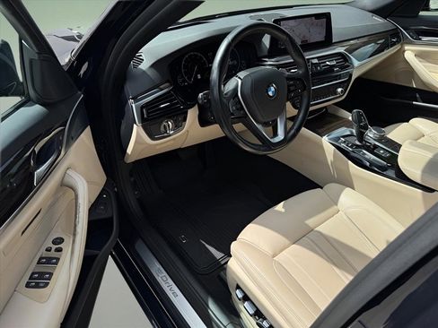 Used 2019 BMW 530e xDrive w/ Premium Package AWD/4WD image 9