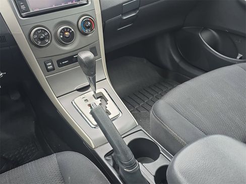 Used 2013 Toyota Corolla S image 22