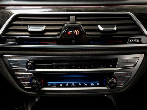 Used 2016 BMW 750i xDrive image 31