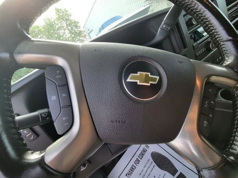 Used 2017 Chevrolet Express 3500 Extended RWD image 34