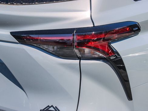 New 2026 Toyota Sienna XLE Woodland Edition AWD/4WD image 10