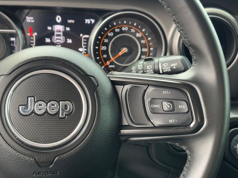 Used 2022 Jeep Wrangler Unlimited Sport image 21