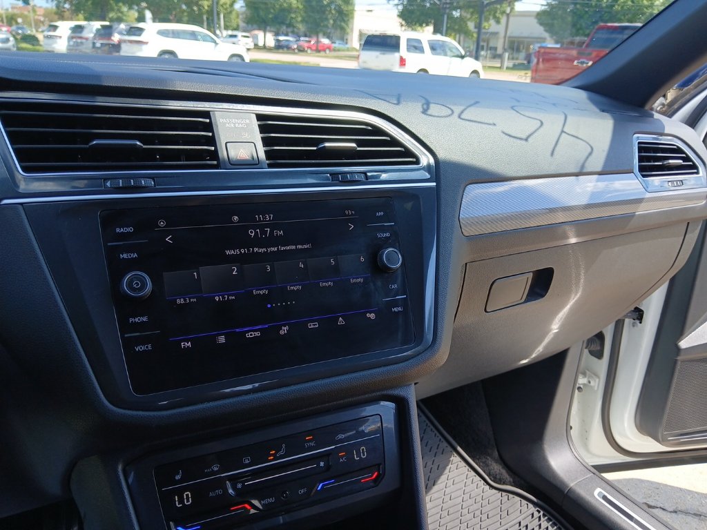 Used 2024 Volkswagen Tiguan SE R-Line w/ MDO Package, Three-Row FWD image 15
