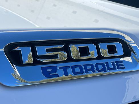 New 2026 RAM 1500 Laramie AWD/4WD image 32
