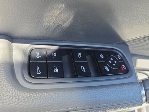 Used 2020 Porsche Cayenne AWD/4WD image 28