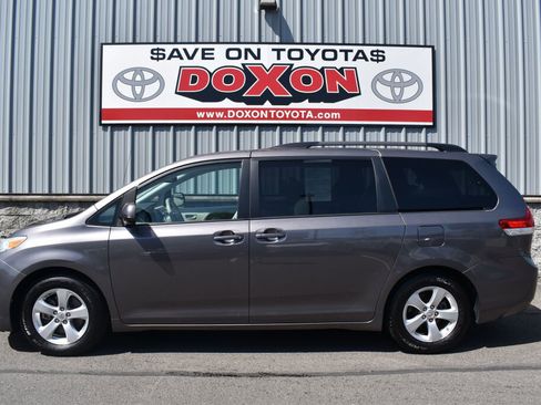 Used 2014 Toyota Sienna LE FWD image 4
