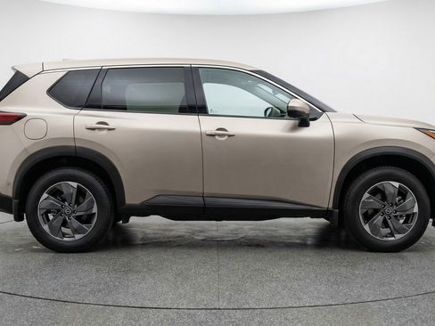 Used 2025 Nissan Rogue SV AWD/4WD image 11