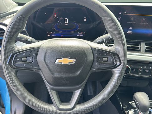 Used 2025 Chevrolet Trax LT FWD image 14