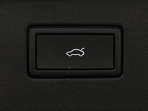 New 2025 Volkswagen Tiguan SE image 6