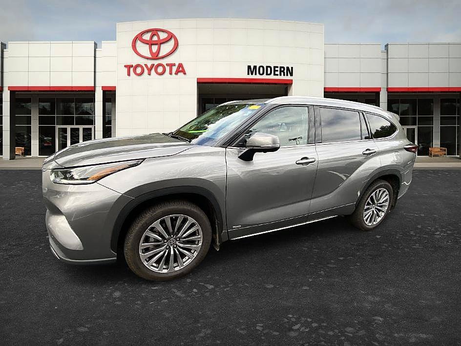 Used 2025 Toyota Highlander Limited AWD/4WD image 12