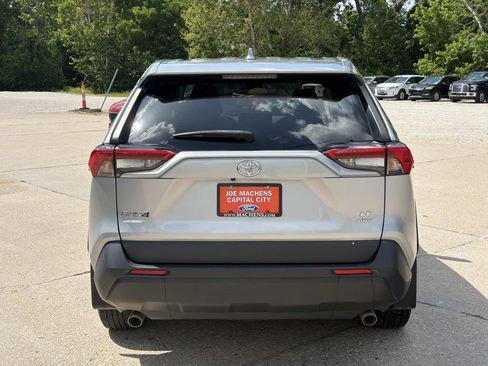 Used 2022 Toyota RAV4 LE AWD/4WD image 6