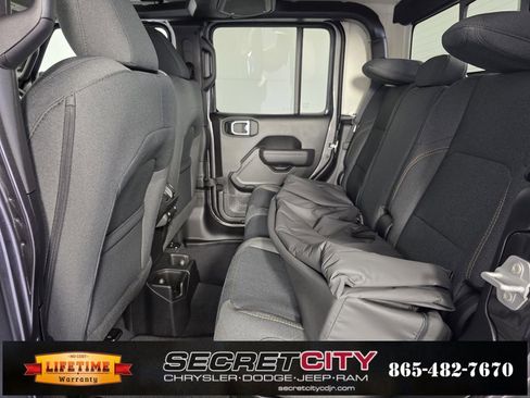 New 2025 Jeep Gladiator Sport image 26