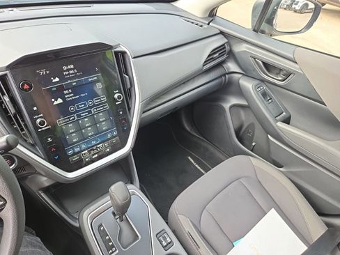 Used 2025 Subaru Crosstrek 2.0i Premium image 3