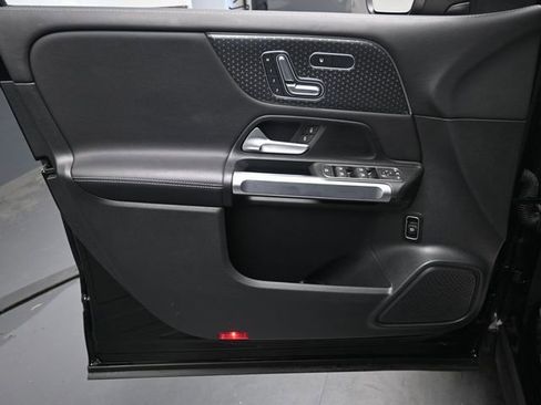 Used 2025 Mercedes-Benz GLB 250 image 19