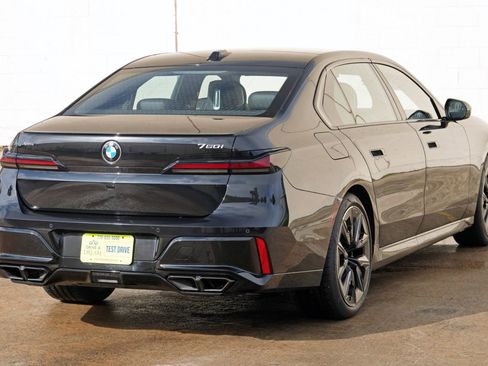 Used 2023 BMW 760i xDrive AWD/4WD image 67