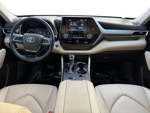 Used 2021 Toyota Highlander XLE image 10