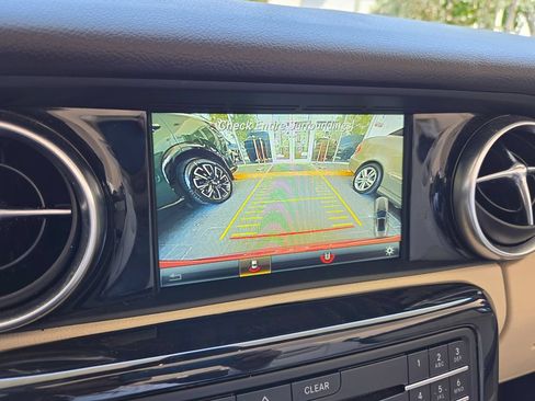 Used 2020 Mercedes-Benz SLC 300 image 4