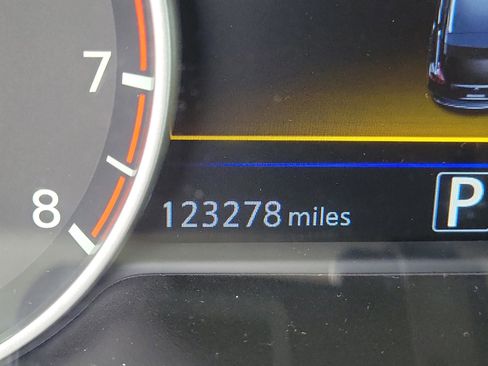 Used 2015 Nissan Murano SV image 28