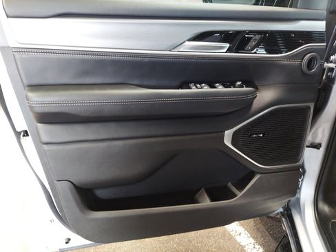 New 2025 Jeep Wagoneer 4WD w/ Convenience Group I image 29