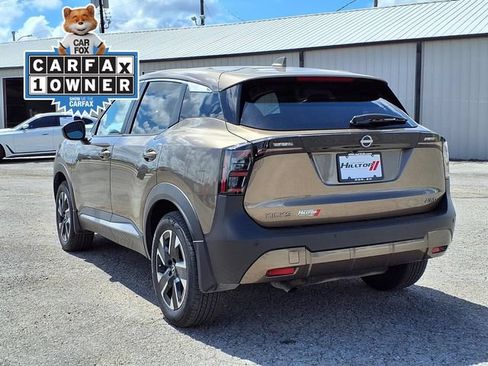 Used 2025 Nissan Kicks SV AWD/4WD image 3