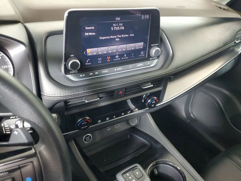 Used 2023 Nissan Rogue SV image 18