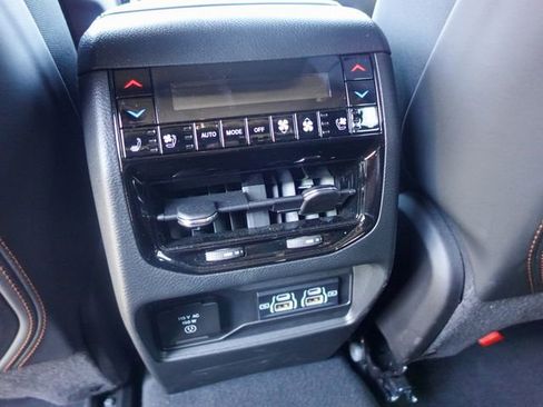 Used 2023 Jeep Grand Cherokee Summit AWD/4WD image 25