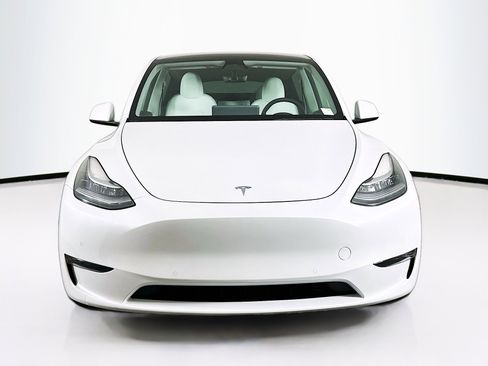 Used 2022 Tesla Model Y Long Range AWD/4WD image 2