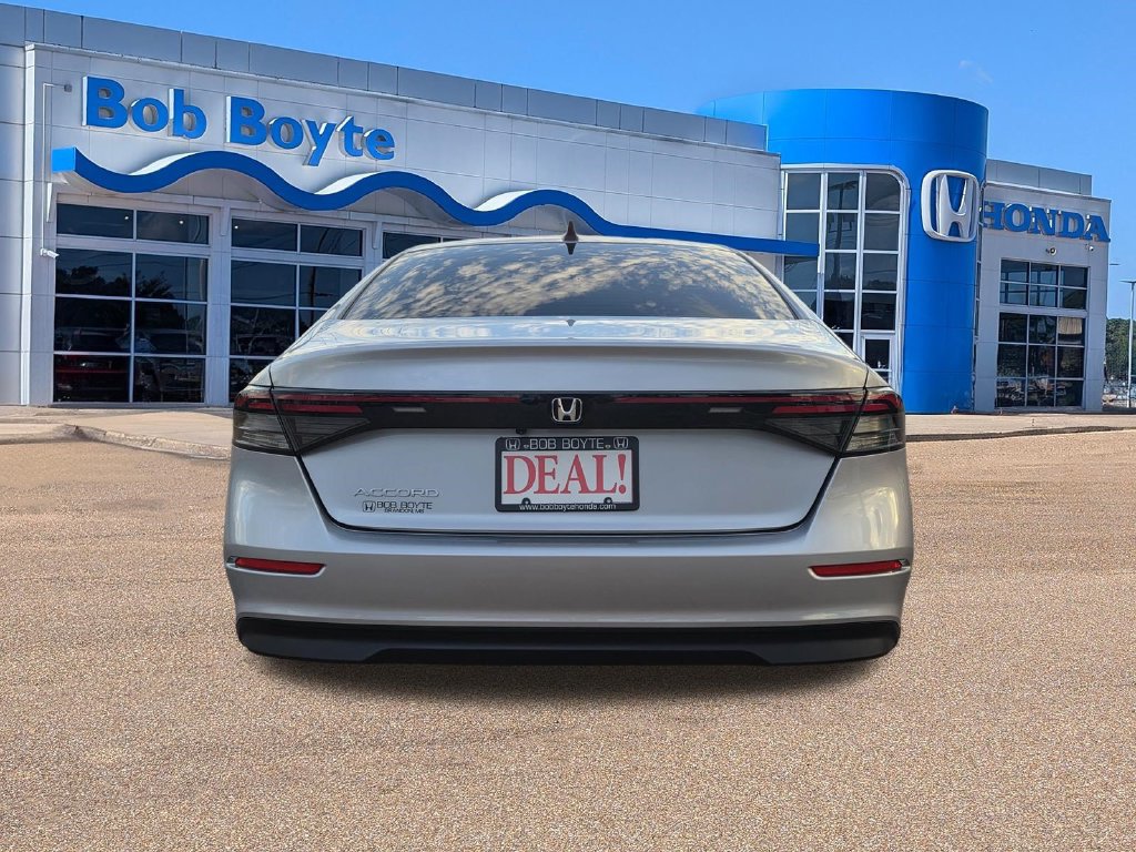 Certified 2025 Honda Accord SE image 6