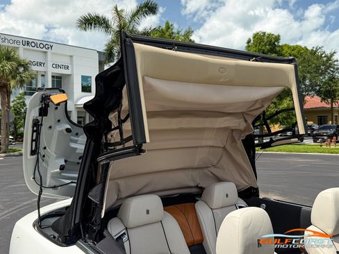 Used 2017 Rolls-Royce Dawn RWD image 69