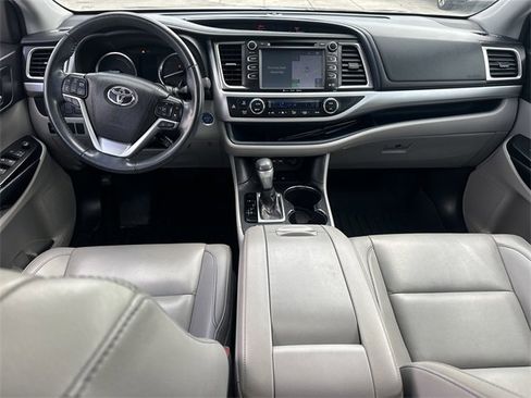 Used 2019 Toyota Highlander XLE image 19