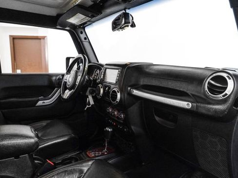 Used 2016 Jeep Wrangler Unlimited Rubicon image 14