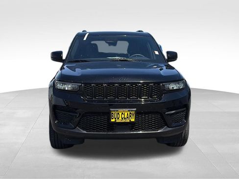 Used 2023 Jeep Grand Cherokee Altitude AWD/4WD image 17
