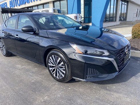 Used 2024 Nissan Altima 2.5 SV image 1