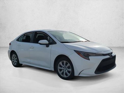 Used 2022 Toyota Corolla LE FWD image 3