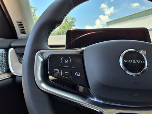 New 2025 Volvo EX90 Ultra image 17