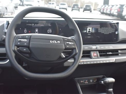 New 2025 Kia K4 LXS image 16