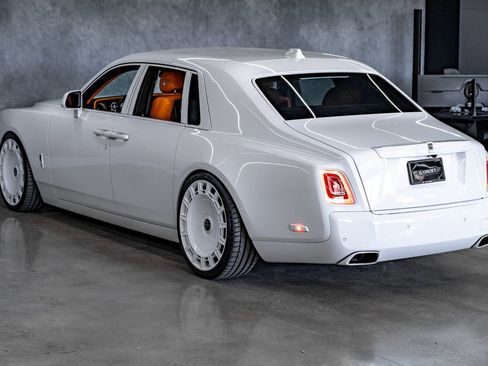 Used 2026 Rolls-Royce Phantom Sedan RWD image 15