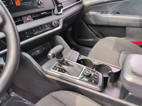 Used 2025 Kia Sportage LX image 28
