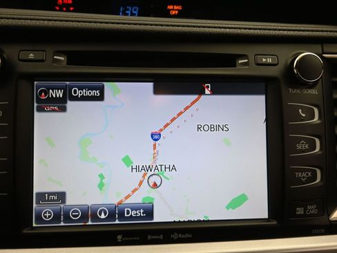 Used 2018 Toyota Highlander XLE image 17