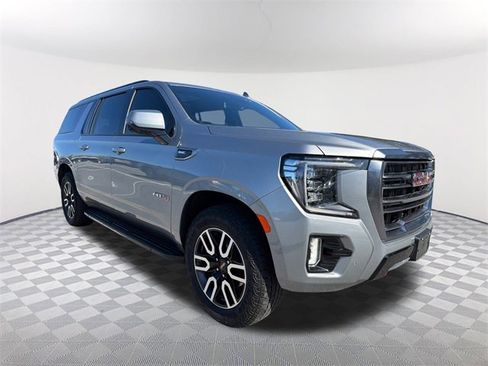 Used 2024 GMC Yukon XL AT4 image 3