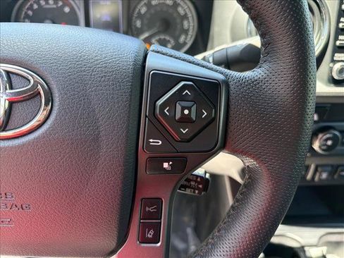 Used 2020 Toyota Tacoma TRD Off-Road w/ Technology Package AWD/4WD image 16