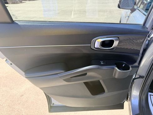 Used 2022 Kia Sorento LX FWD image 15