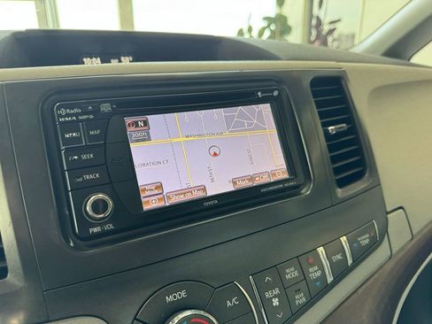 Used 2014 Toyota Sienna XLE w/ Entertainment Package image 22