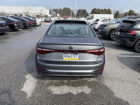 New 2025 Volkswagen Jetta SE image 5
