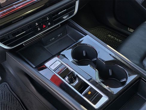 Used 2024 Volkswagen Atlas SEL Premium R-Line image 22