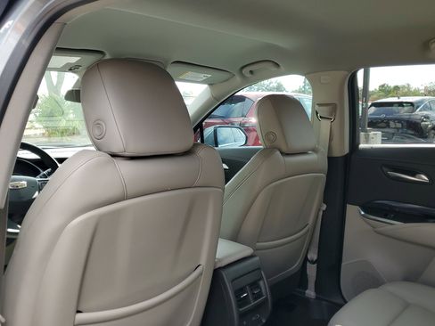 Used 2023 Cadillac XT4 Luxury w/ Cold Weather Package image 14