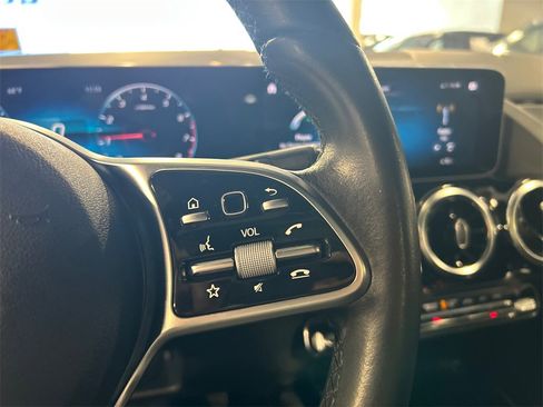 Used 2021 Mercedes-Benz GLA 250 4MATIC image 13