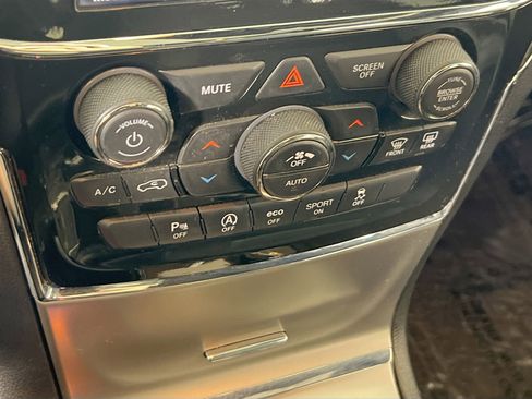 Used 2022 Jeep Grand Cherokee Limited w/ Trailer Tow Group IV image 16