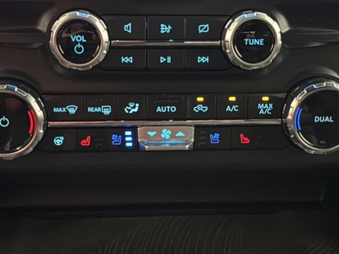 Used 2024 Ford F350 Platinum AWD/4WD image 19